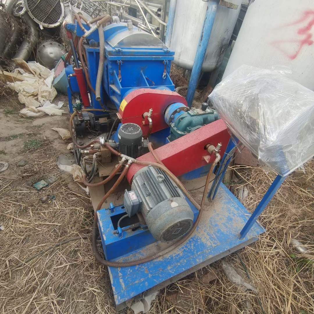 轉(zhuǎn)讓二手真空捏合機(jī) 一臺100L液壓翻缸翻蓋捏合機(jī)