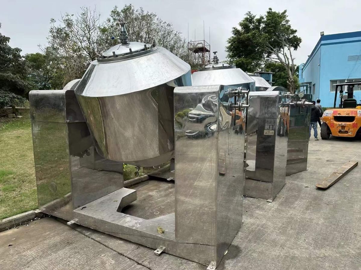 轉(zhuǎn)讓二手洗滌過濾干燥機(jī) 三臺1200L雙錐型洗滌過濾干燥機(jī)