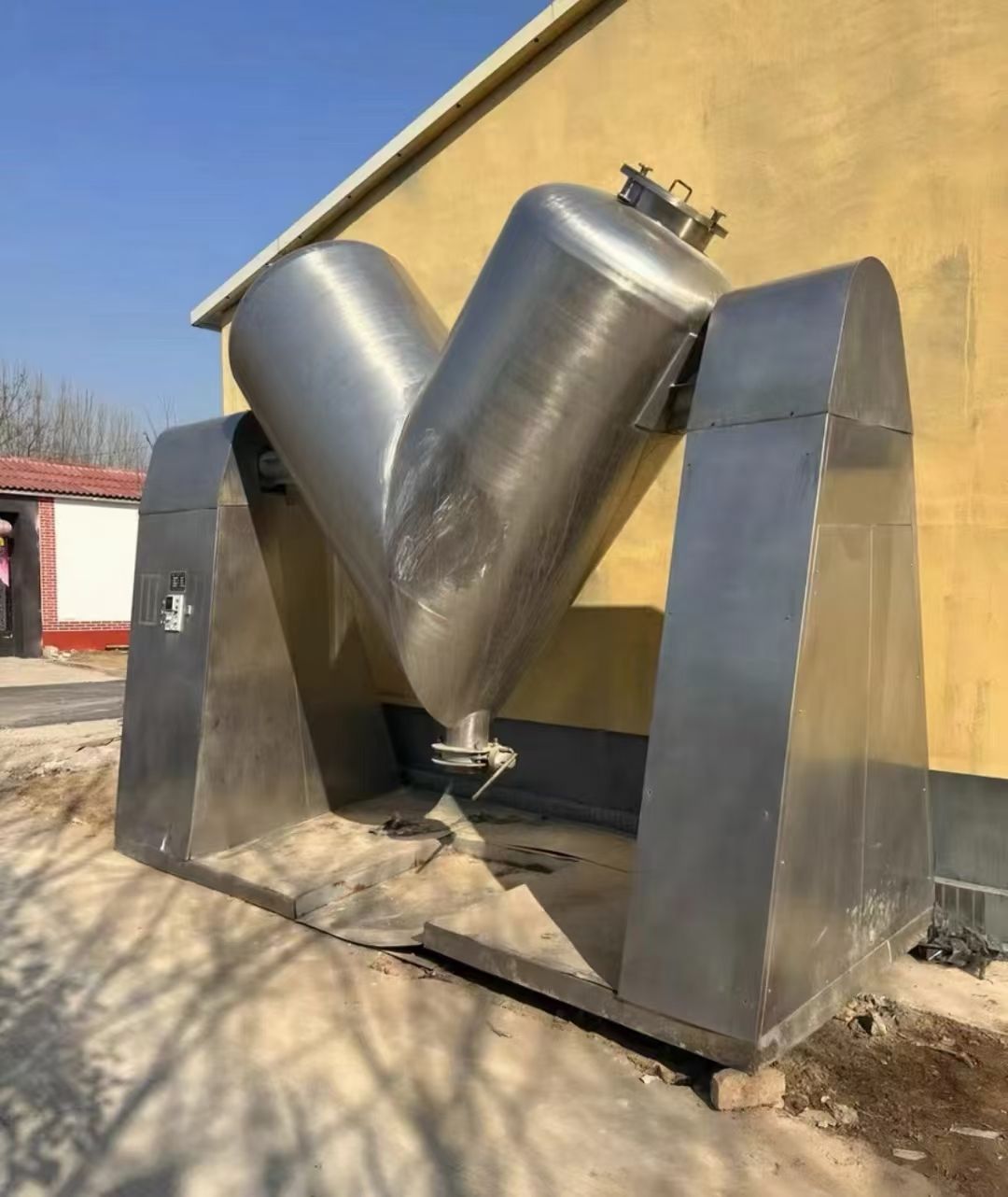轉(zhuǎn)讓二手V型混合機(jī) 一臺(tái)容積3000升高效V型混合機(jī)