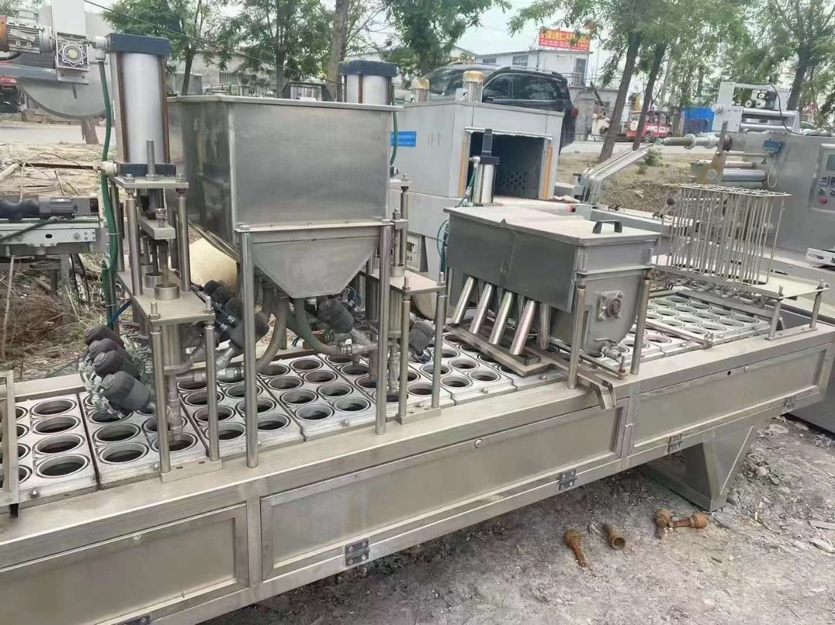 轉(zhuǎn)讓二手口杯灌裝機(jī) 兩臺(tái)一排4口32口徑口杯灌裝機(jī)