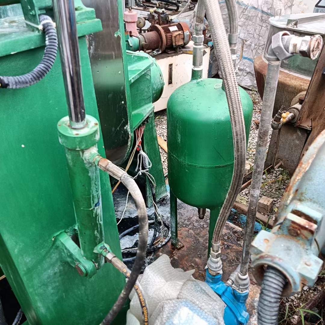 轉(zhuǎn)讓二手真空捏合機(jī) 一臺(tái)容積600L液壓翻缸出料捏合機(jī)