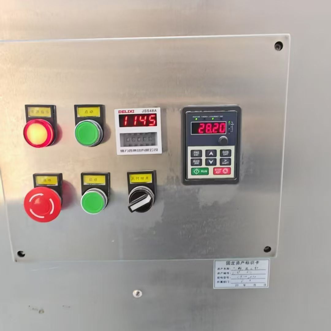 轉讓二手三維混合機 兩臺容積2000升江蘇瑰寶產(chǎn)三維運動混合機