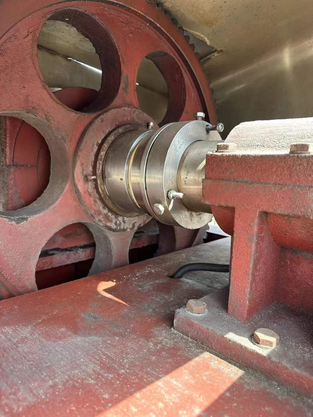 轉(zhuǎn)讓二手洗滌過濾干燥機(jī) 三臺1200L雙錐型洗滌過濾干燥機(jī)