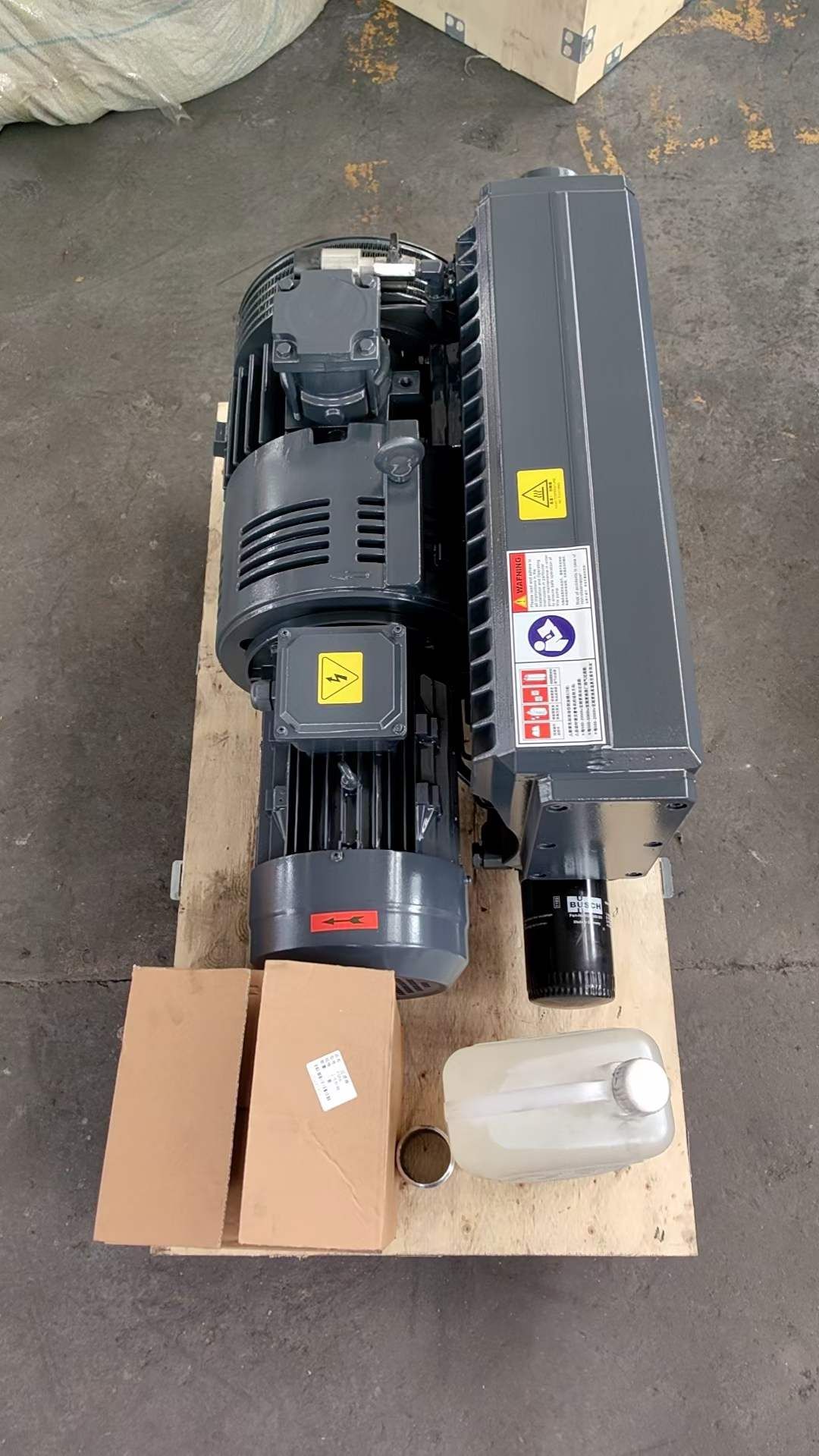 轉(zhuǎn)讓二手真空包裝機(jī) 一臺1100型滾動(dòng)式真空包裝機(jī)