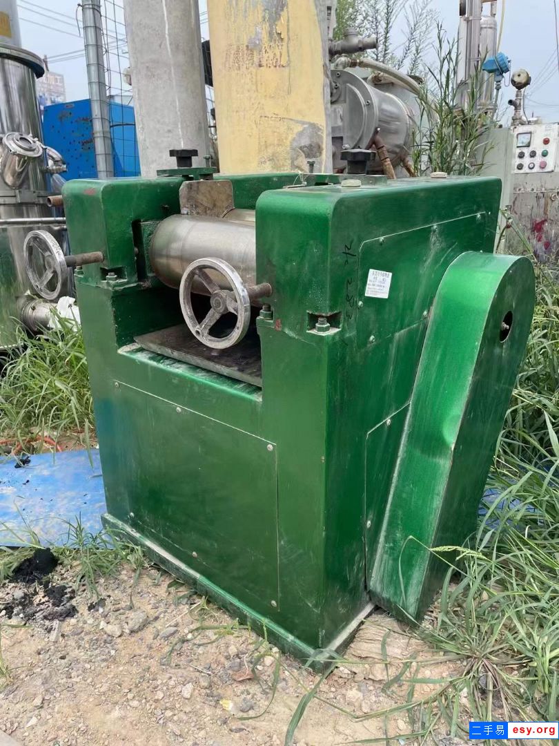 出售二手實(shí)驗(yàn)研磨機(jī) 一臺(tái)150型三輥研磨機(jī)