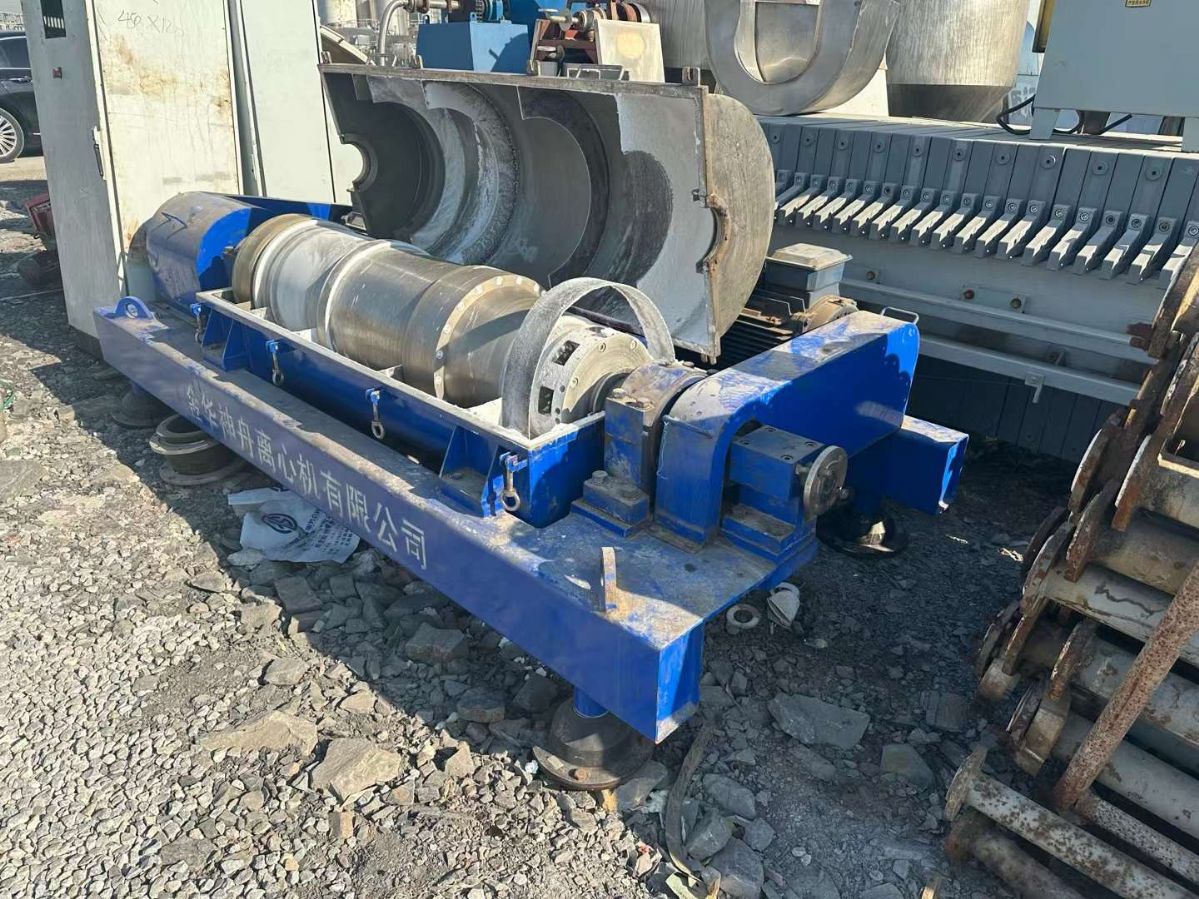 轉讓二手臥螺離心機 兩臺450型臥式螺旋沉降離心機