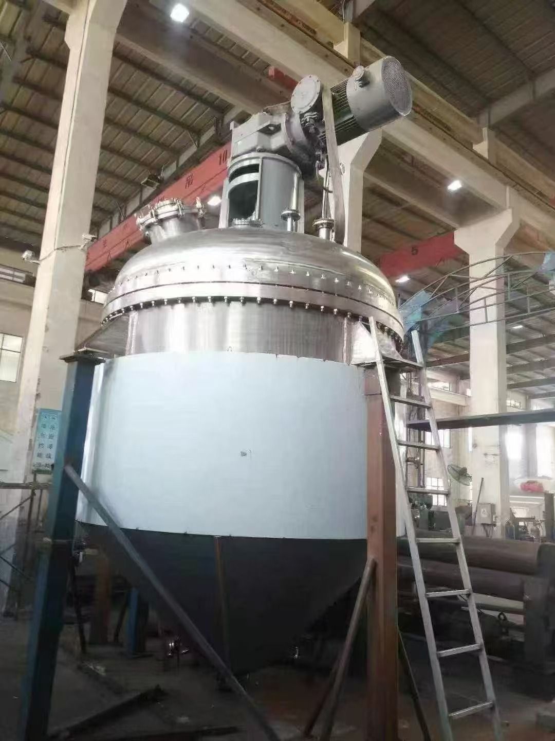 轉(zhuǎn)讓二手真空干燥機(jī) 一臺(tái)容積10000L錐形螺帶真空干燥機(jī)