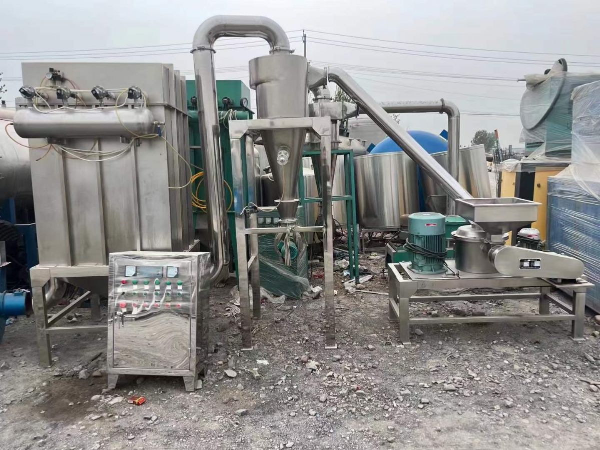 轉(zhuǎn)讓二手超威粉碎機(jī) 全套20型帶除塵超威粉碎機(jī)