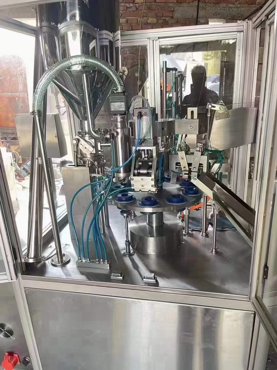 轉讓二手軟尾灌裝機 一臺罐裝范圍3-60克每分鐘40支軟尾灌裝機
