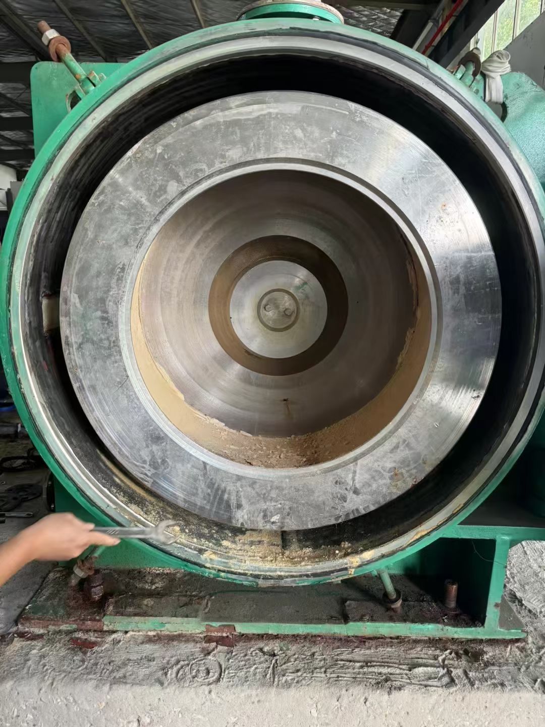 轉(zhuǎn)讓二手刮刀離心機(jī) 一臺(tái)600型材質(zhì)316賽德力產(chǎn)臥式刮刀離心機(jī)
