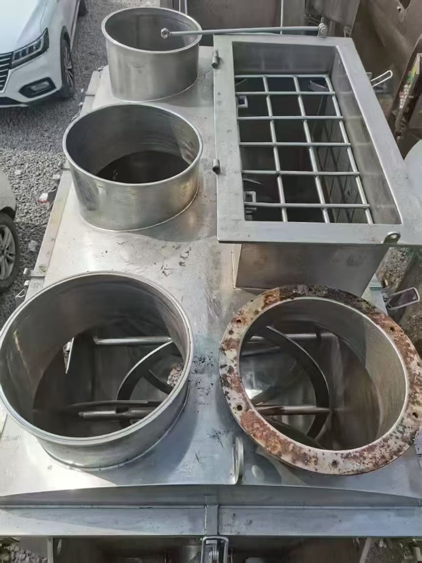 轉(zhuǎn)讓二手螺帶混合機 三臺容積2000L重型拋光螺帶混合機
