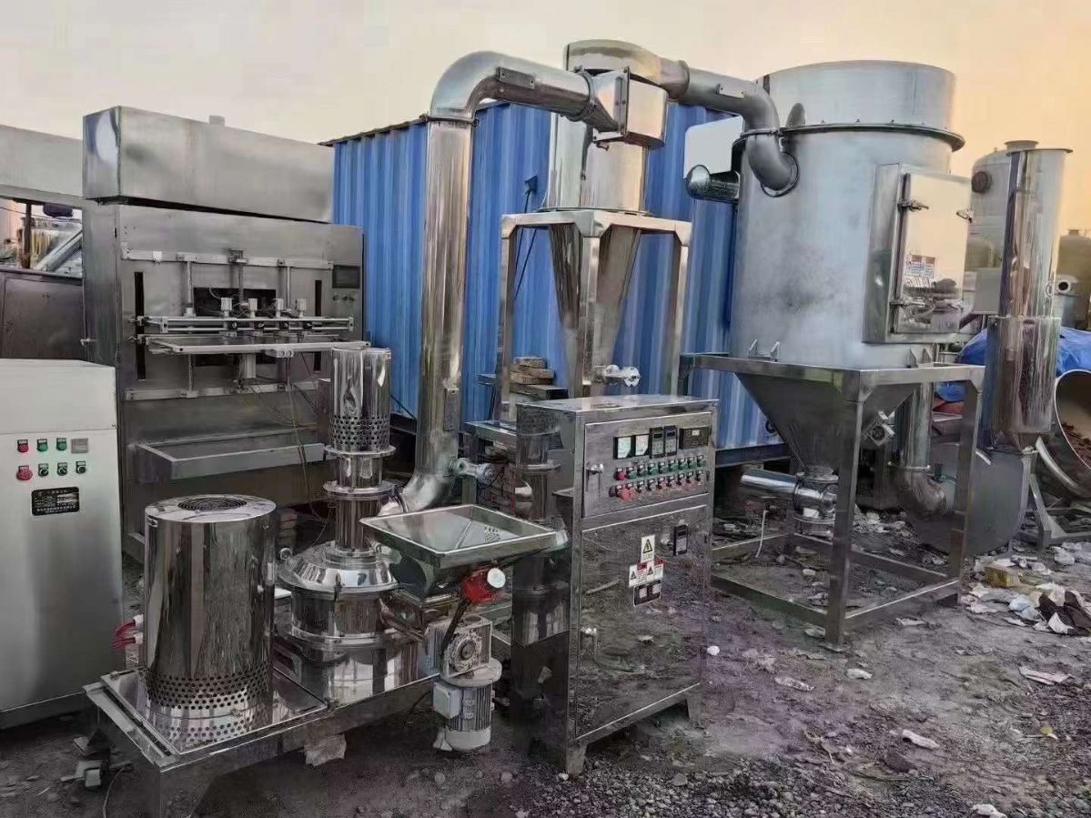 轉(zhuǎn)讓二手超威粉碎機(jī) 全套20型帶除塵超威粉碎機(jī)