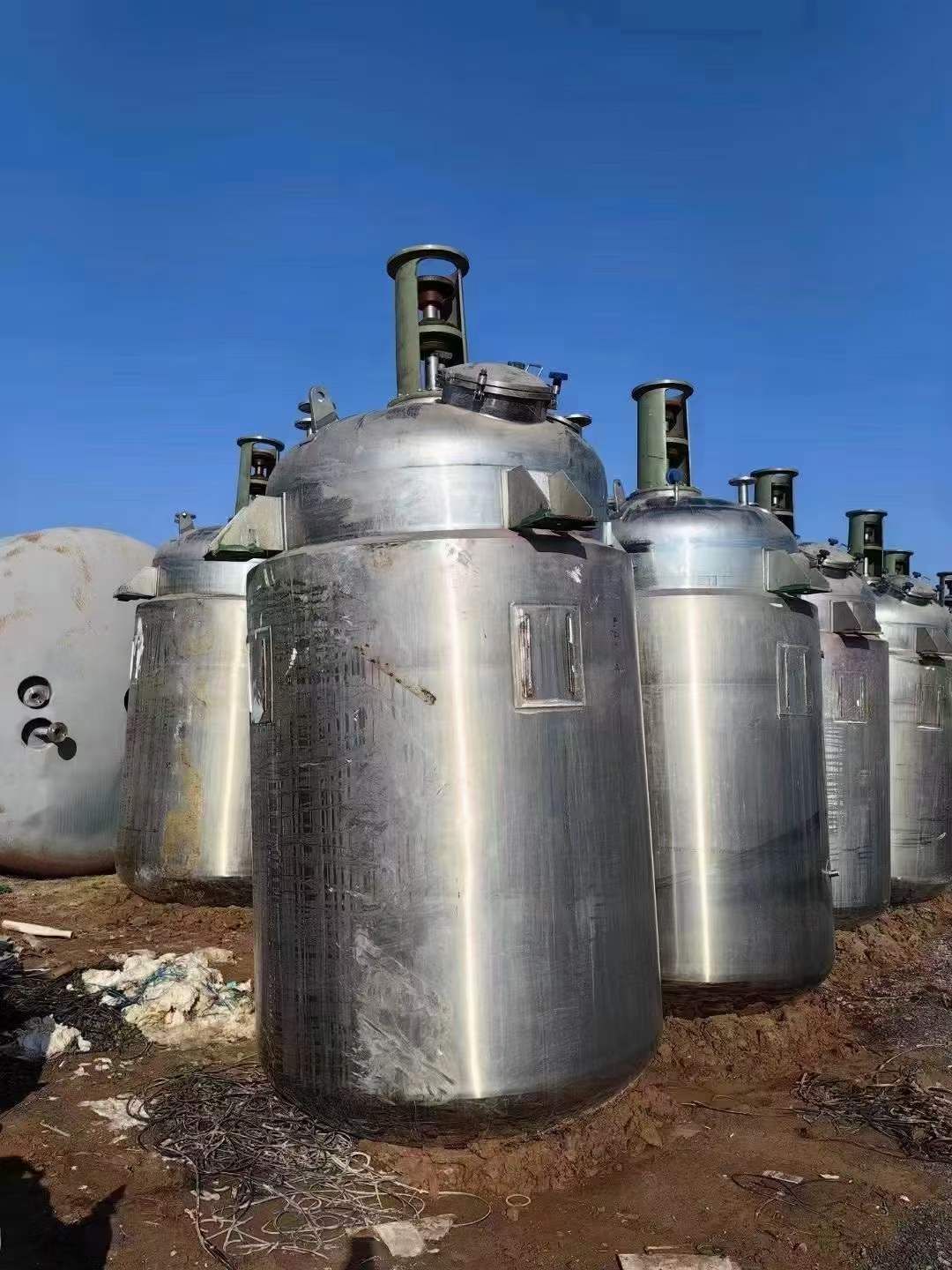 轉(zhuǎn)讓二手不銹鋼反應(yīng)釜 12臺(tái)5000L全不銹鋼夾套反應(yīng)釜