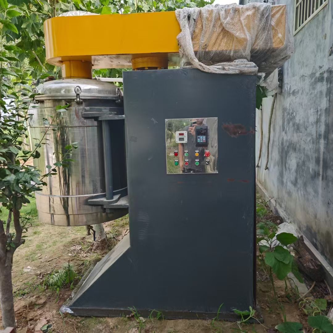 轉(zhuǎn)讓二手立式球磨機(jī) 一臺(tái)容積600L內(nèi)襯不銹鋼立式球磨機(jī)