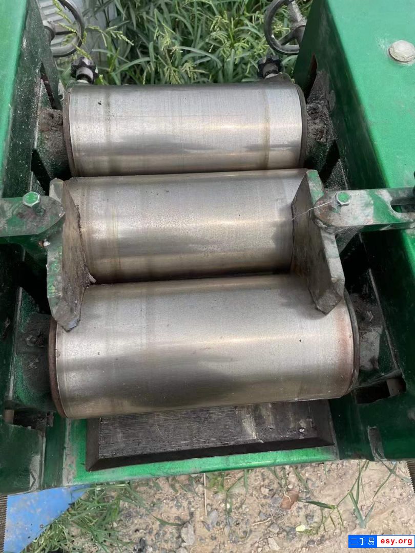 出售二手實(shí)驗(yàn)研磨機(jī) 一臺(tái)150型三輥研磨機(jī)