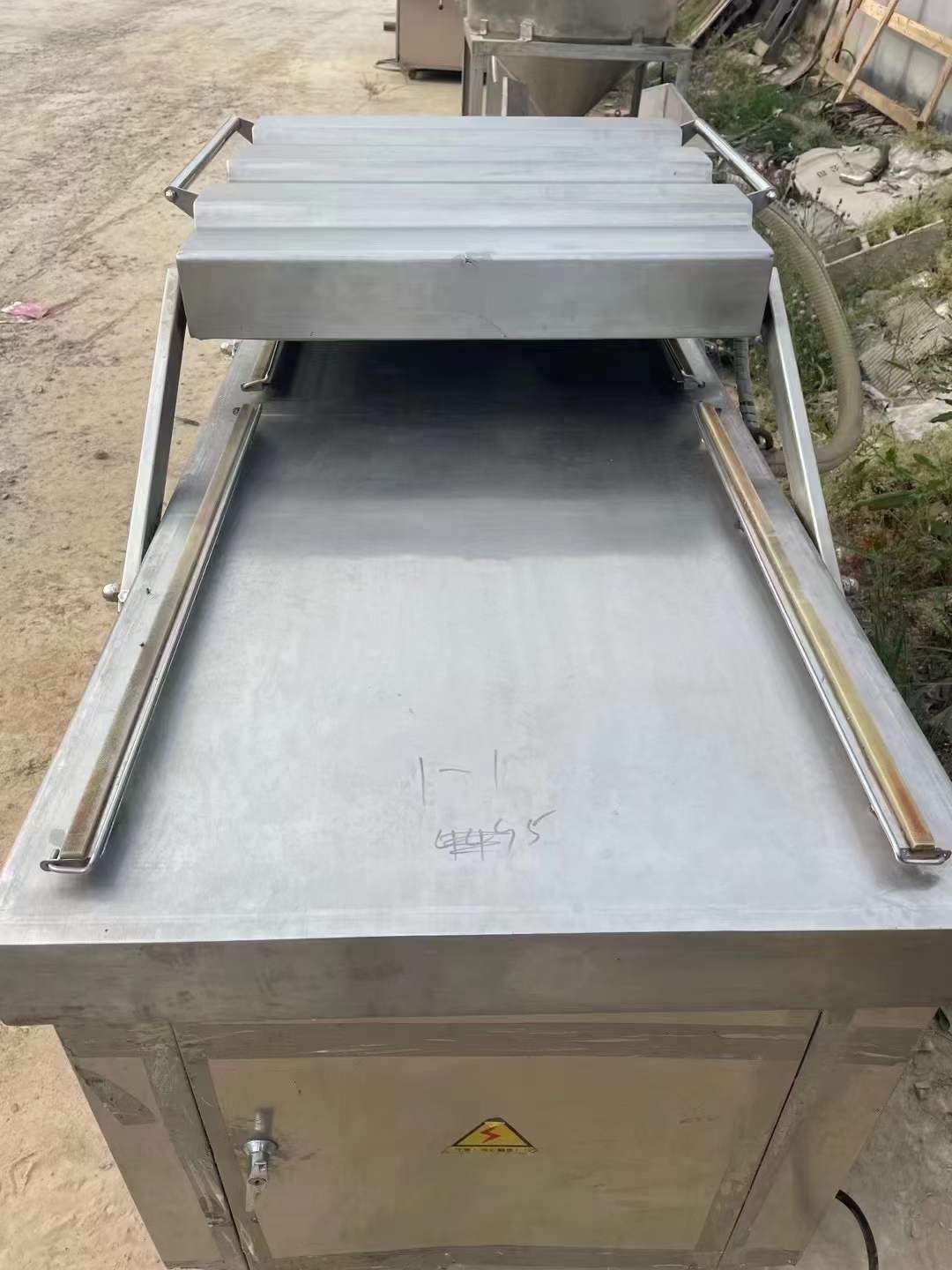 轉讓二手真空包裝機 一臺800型100大泵雙室真空包裝機