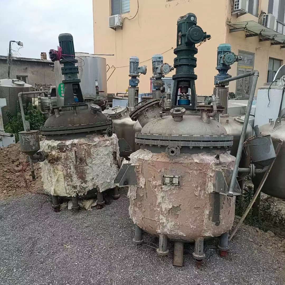 轉讓二手不銹鋼反應釜 兩臺500L外加套內盤管電加熱反應釜