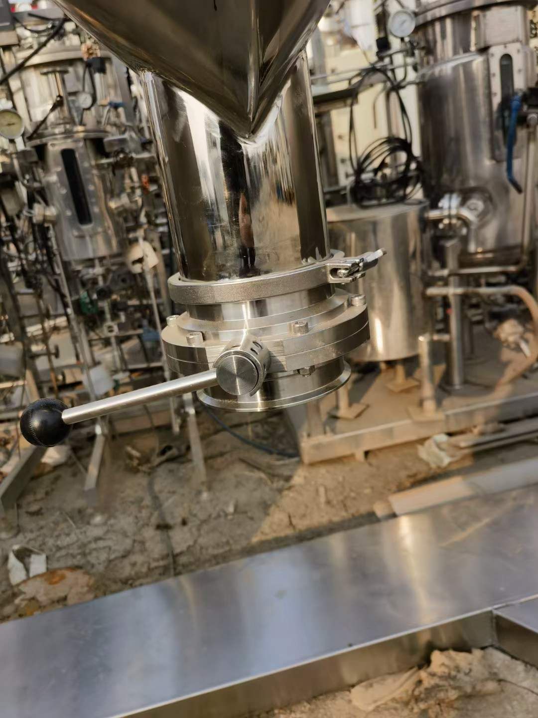 轉(zhuǎn)讓二手高效混合機(jī) 一臺500L高效V型混合機(jī)