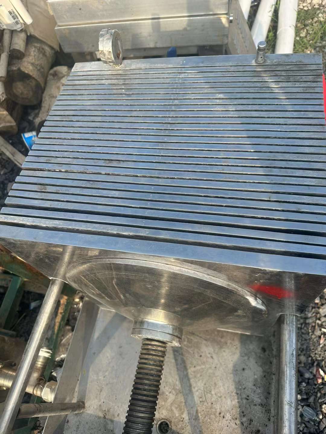 轉(zhuǎn)讓二手板框壓濾機 一臺8平方不銹鋼硅藻土板框壓濾機