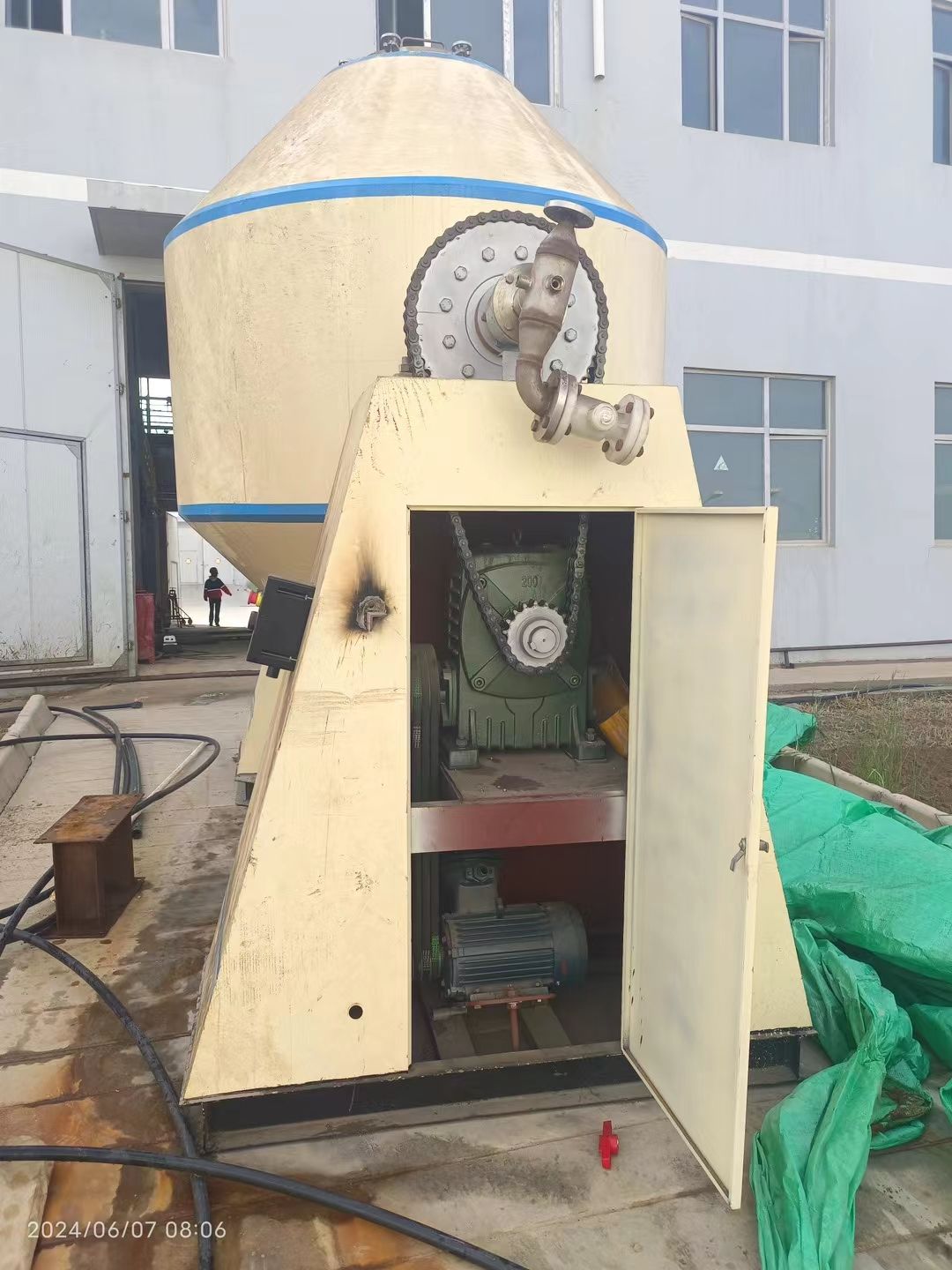 轉(zhuǎn)讓二手雙錐干燥機(jī) 一臺容積3000L太倉產(chǎn)搪瓷雙錐干燥機(jī)
