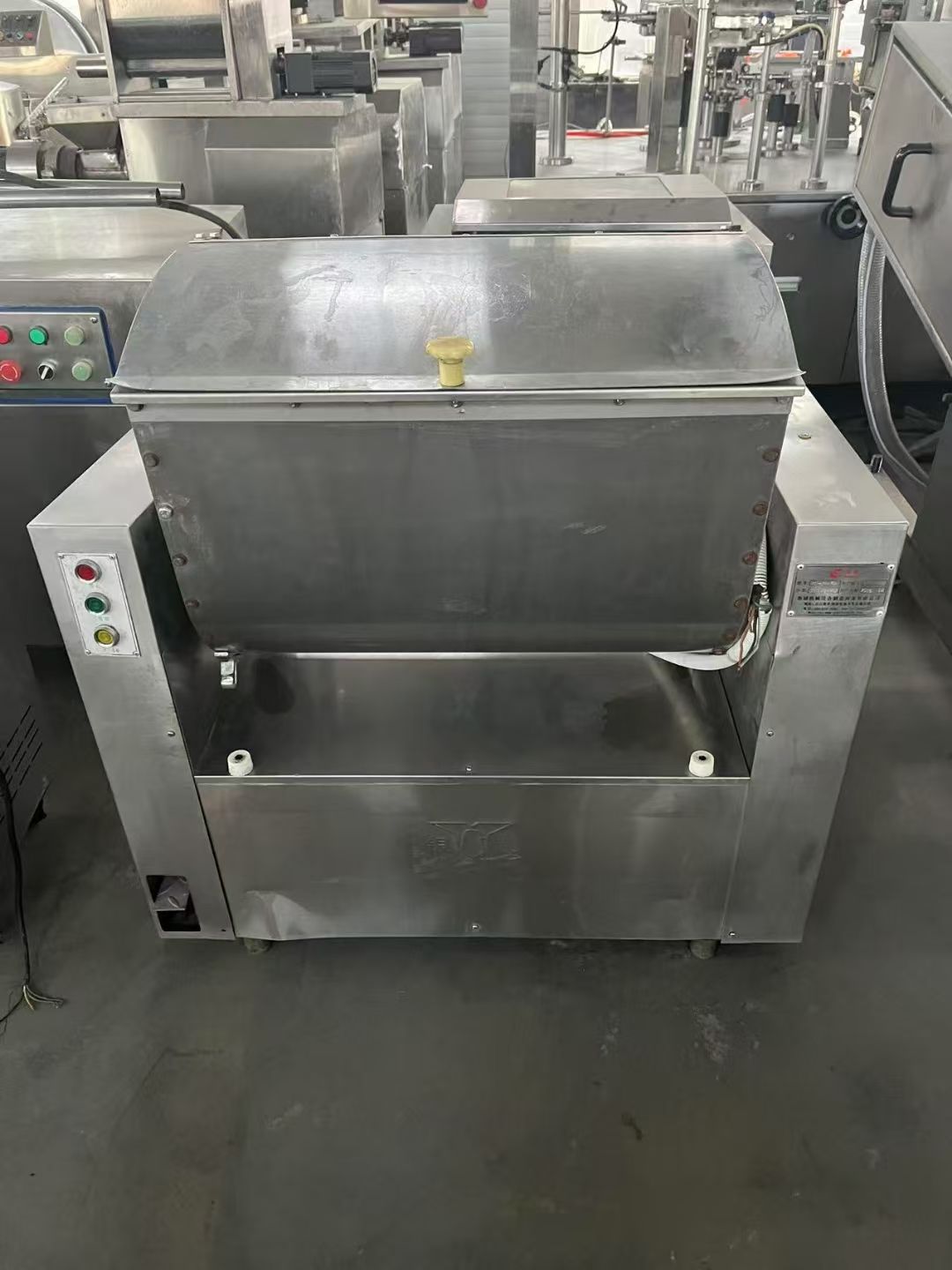 轉(zhuǎn)讓二手臥式和面機(jī) 一臺燕誠產(chǎn)2袋面臥式和面機(jī)