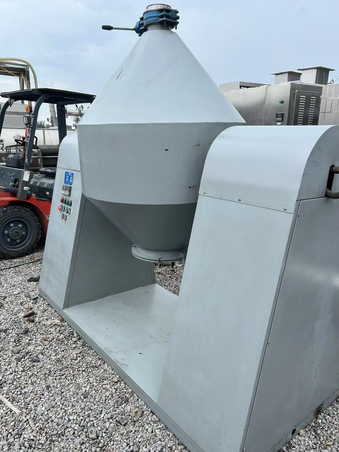 轉讓二手雙錐干燥機 一臺容積500L外碳鋼內不銹鋼真空回轉雙錐干燥機