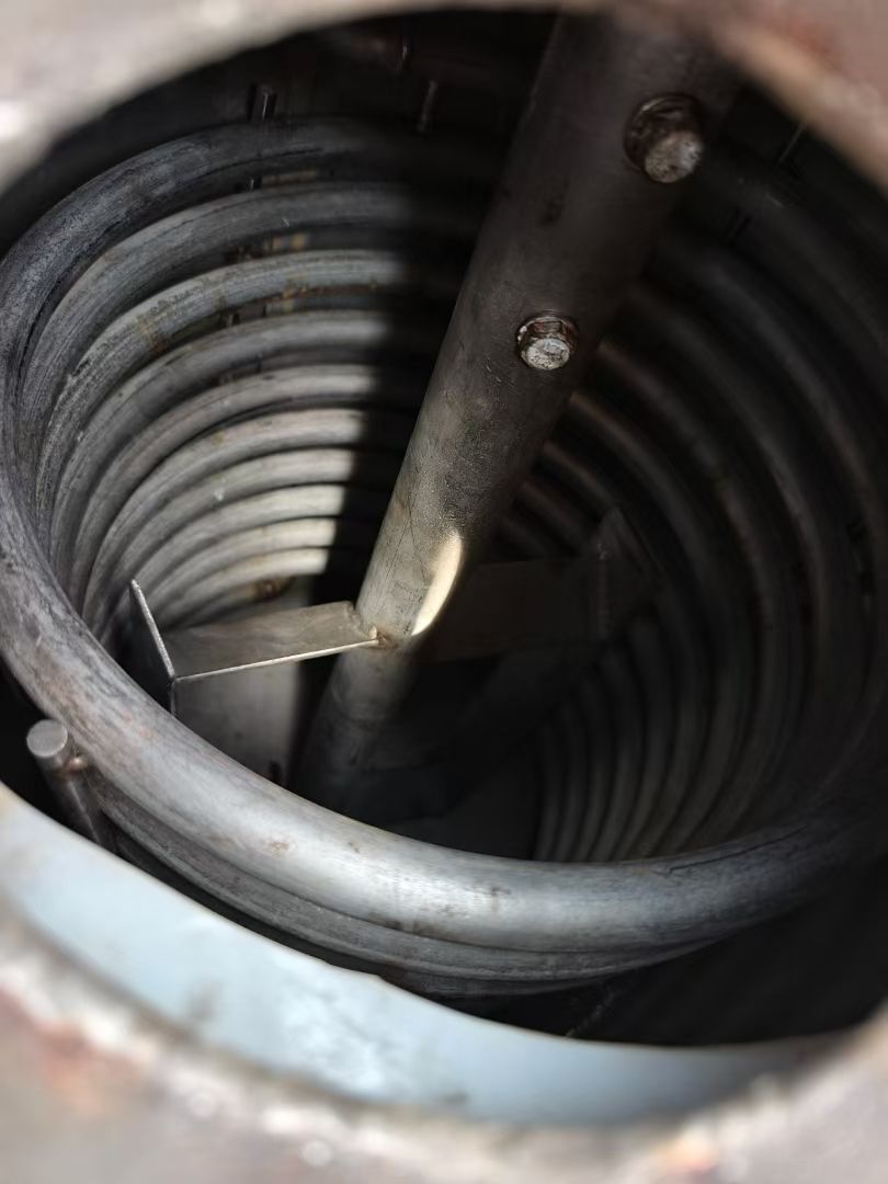 轉讓二手不銹鋼反應釜 一臺容積100升電加熱內盤管不銹鋼反應釜