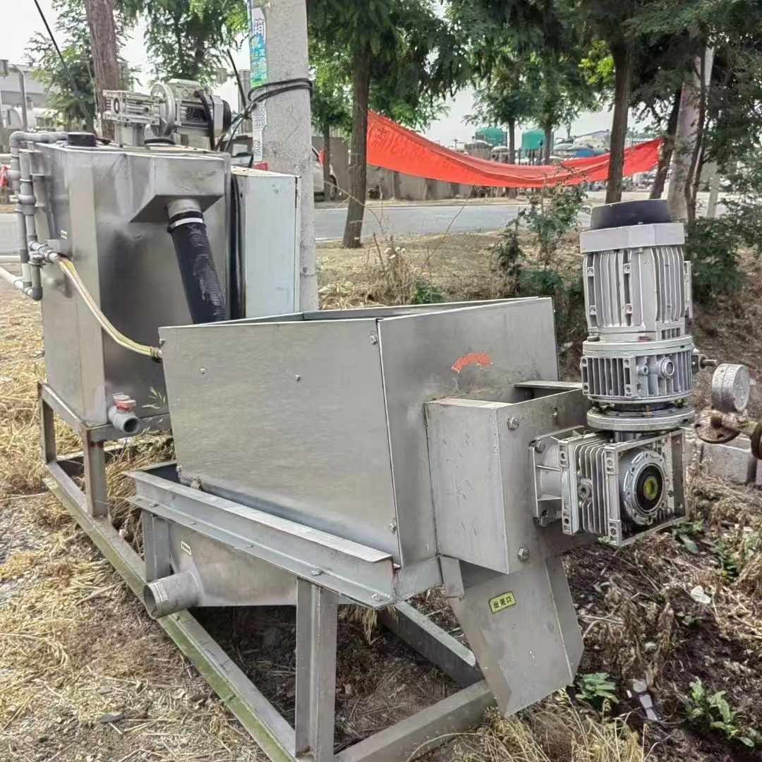 轉(zhuǎn)讓二手污泥脫水機(jī) 一套201型配加藥裝置疊螺式污泥脫水機(jī)