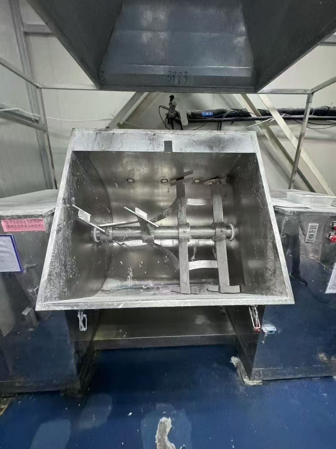 轉(zhuǎn)讓二手氣槽型混合機 一臺容積1200升大型臥式槽型混合機