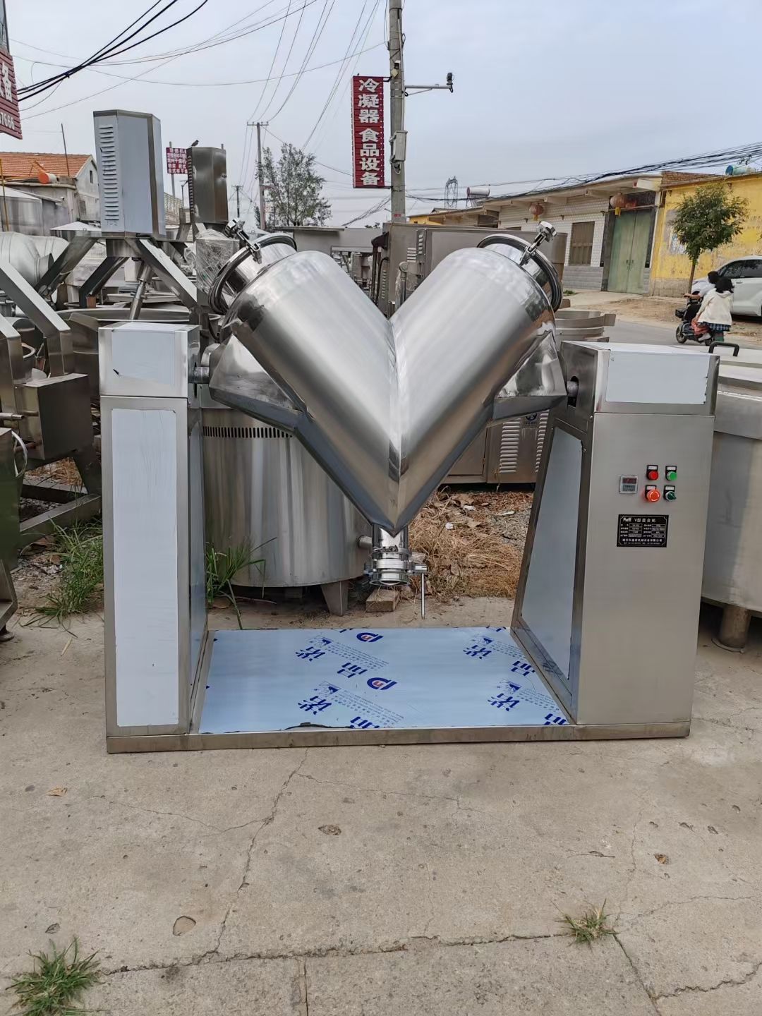 轉(zhuǎn)讓二手V型混合機(jī) 一臺(tái)容積200升食品級(jí)高效V型混合機(jī)