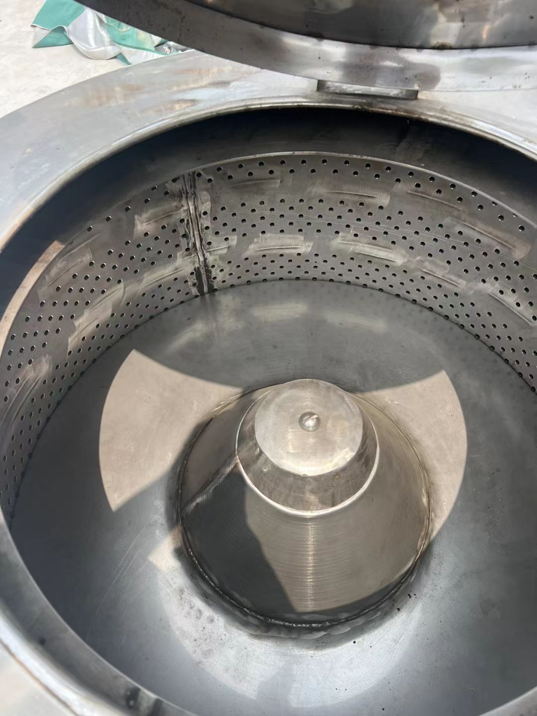 轉(zhuǎn)讓二手三足離心機 一臺800型張家港產(chǎn)三足脫水離心機