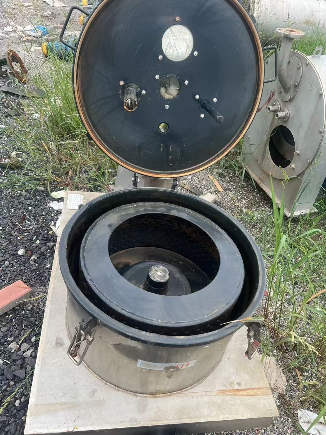 轉(zhuǎn)讓二手平板離心機(jī) 一臺(tái)600型內(nèi)襯哈拉平板密閉離心機(jī)