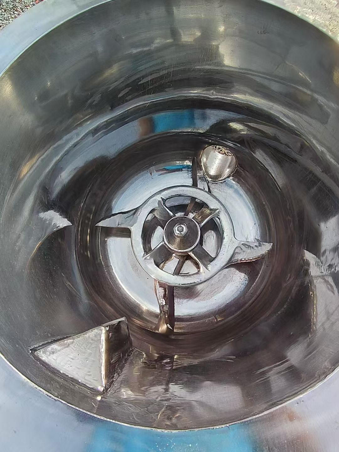 轉(zhuǎn)讓二手高速混合機 一臺容積200升張家港產(chǎn)變頻高速混合機