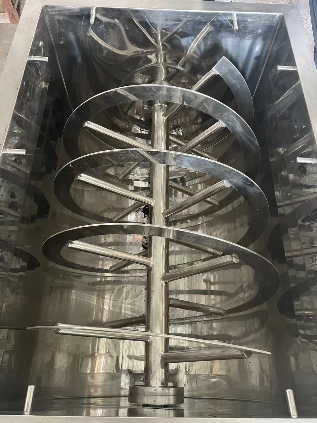 轉(zhuǎn)讓二手螺帶混合機(jī) 容積400L-500L內(nèi)外拋光雙層螺帶混合機(jī)