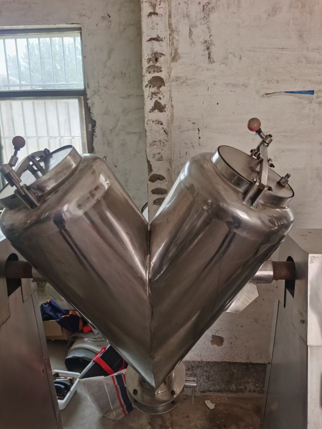 轉(zhuǎn)讓二手V型混合機 一臺容積100L全不銹鋼高效V型混合機