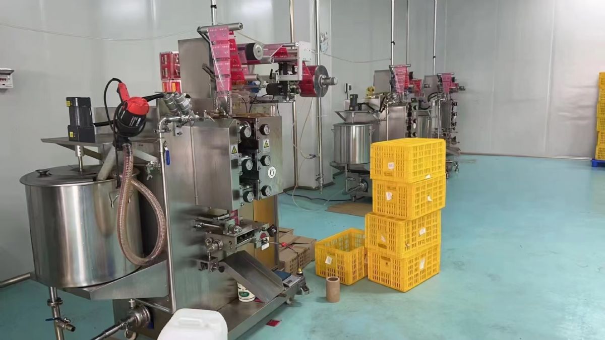 轉(zhuǎn)讓二手膏體包裝機(jī) 凱邦產(chǎn)三邊封四邊封立式自動(dòng)膏體包裝機(jī)