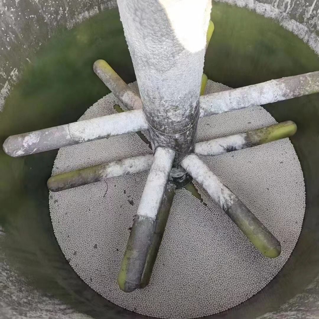 轉讓二手立式球磨機 一臺容積500升內襯聚氨酯球磨機