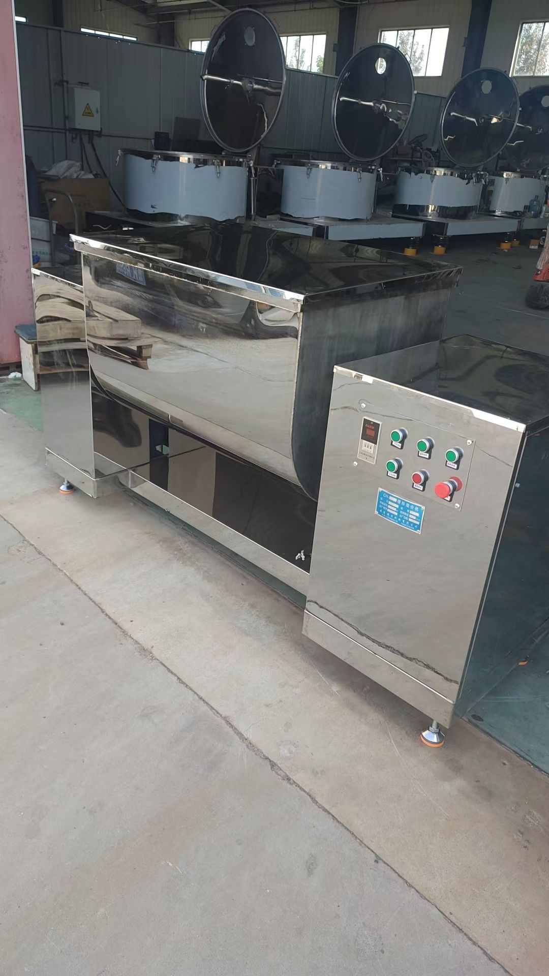 轉(zhuǎn)讓二手槽型混合機(jī) 一臺(tái)容積400升內(nèi)外拋光槽型混合機(jī)