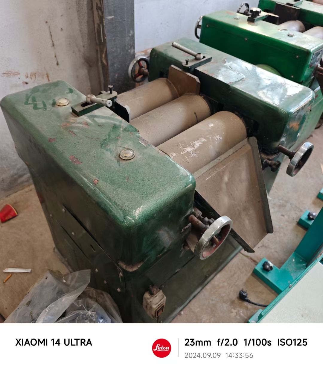 轉(zhuǎn)讓二手三輥研磨機(jī) 兩臺(tái)150型常州龍?chǎng)萎a(chǎn)三輥研磨機(jī)