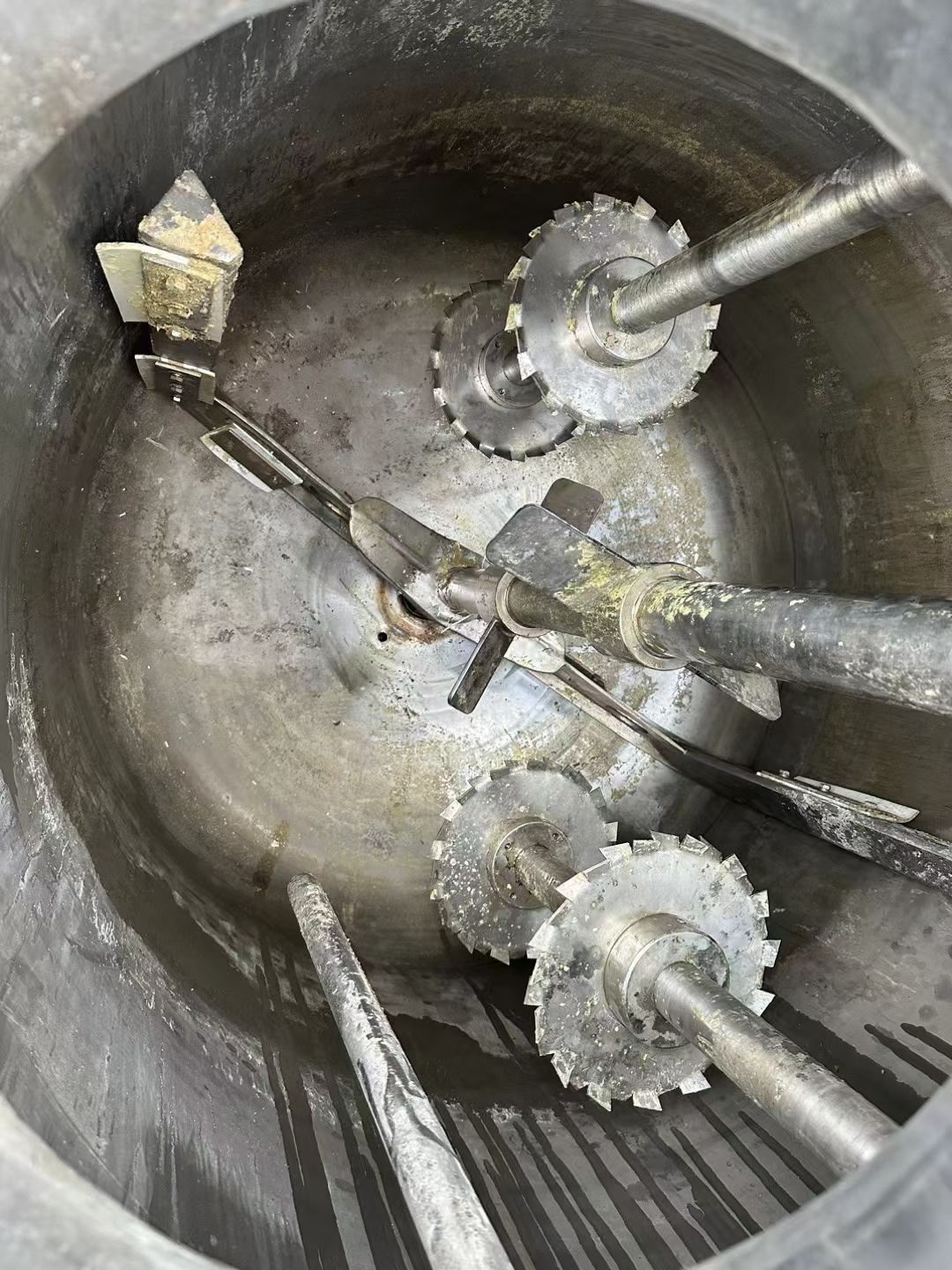 轉(zhuǎn)讓二手分散罐 一臺(tái)容積1立方三個(gè)電機(jī)高速分散罐