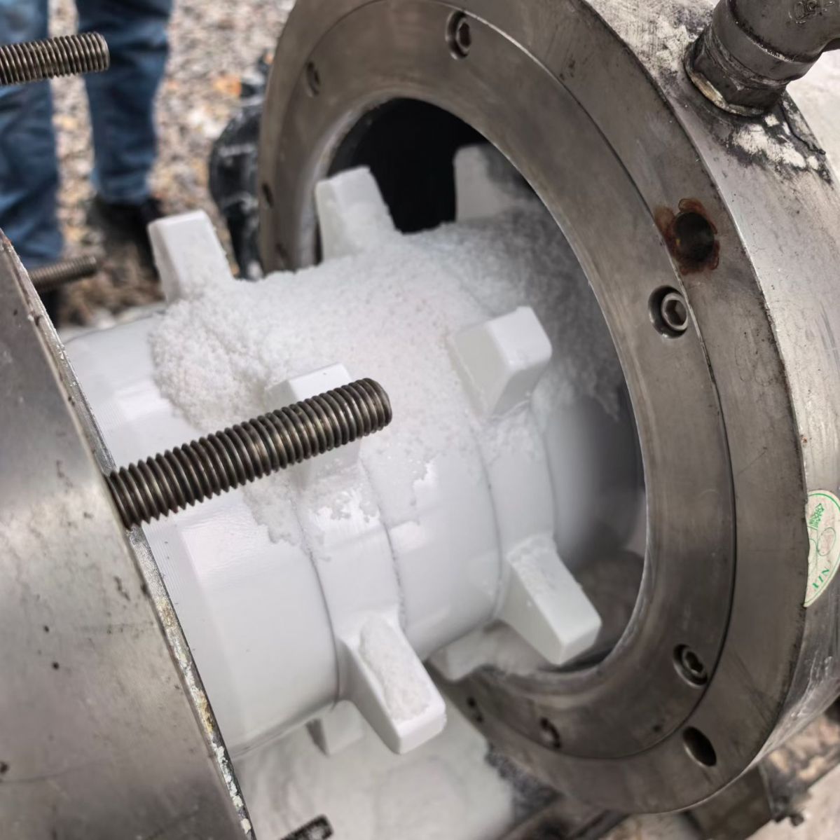 转让二手陶瓷砂磨机 一台容积30升常州龙鑫产陶瓷纳米砂磨机