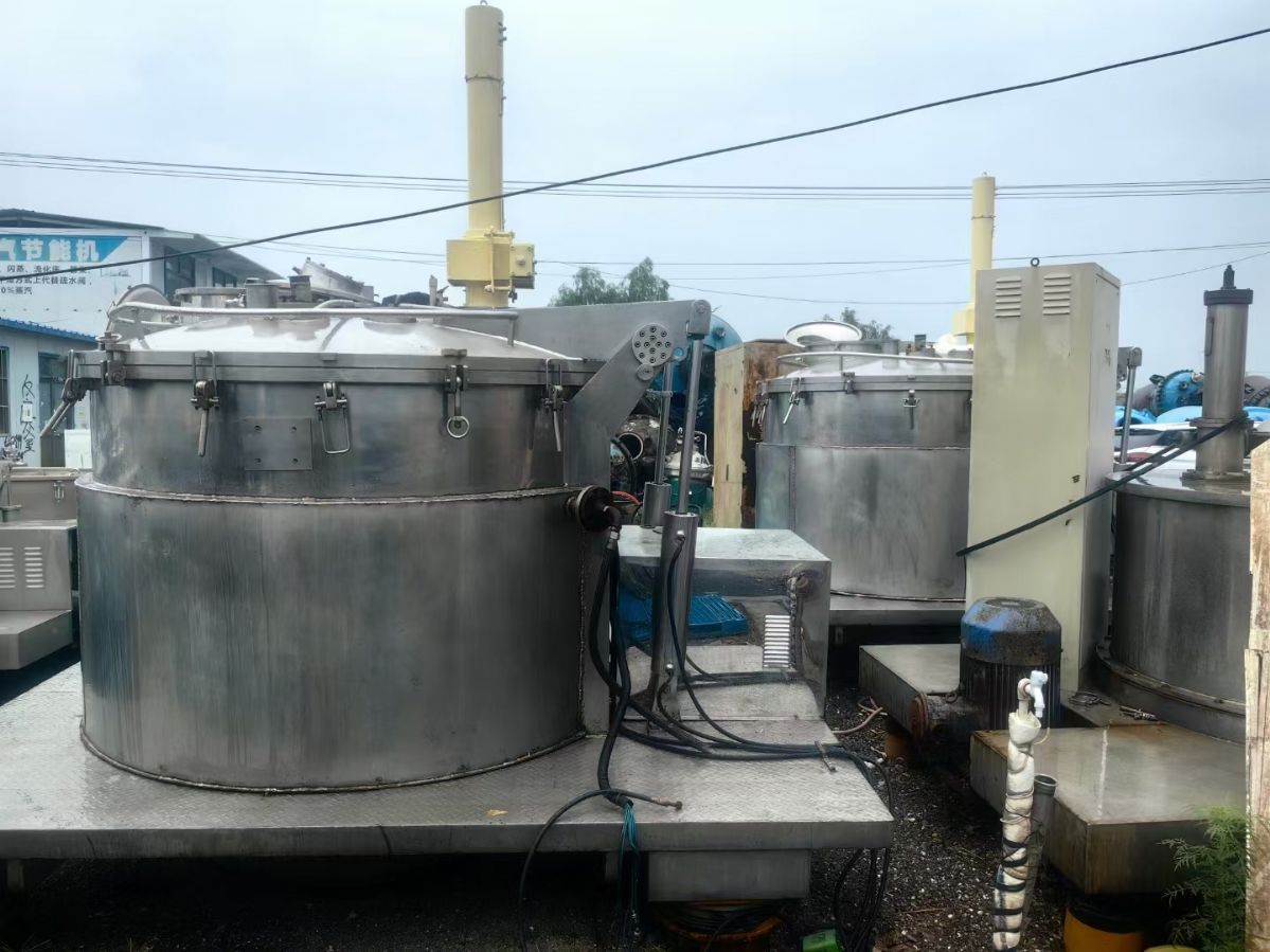 轉(zhuǎn)讓二手刮刀離心機 兩臺1600型下卸料平板刮刀離心機