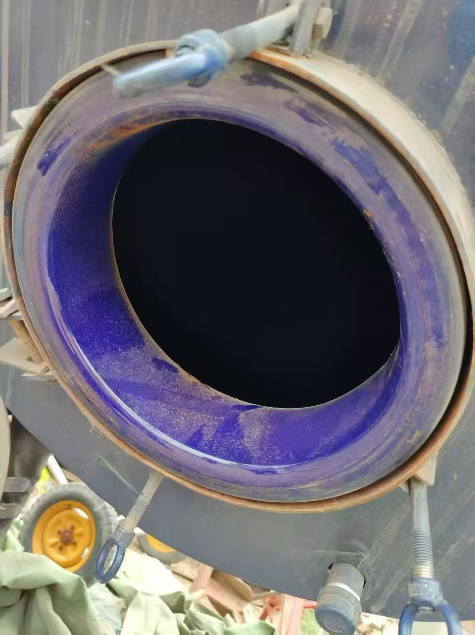 转让二手双锥干燥机 两台容积3000升内搪瓷真空回转双锥干燥机