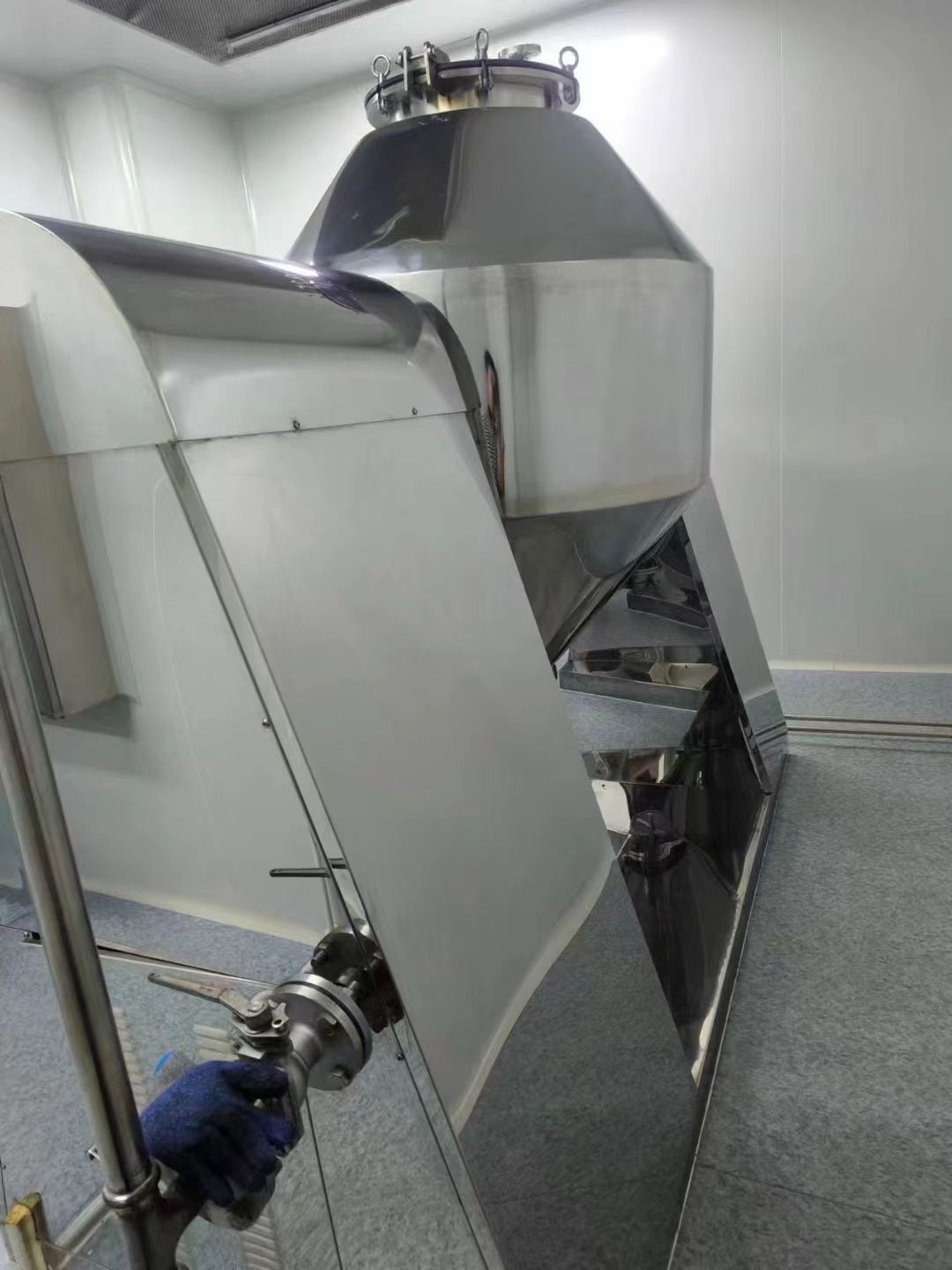 轉(zhuǎn)讓二手雙錐干燥機(jī) 一臺(tái)容積500L316材質(zhì)常州宇通產(chǎn)不銹鋼雙錐干燥