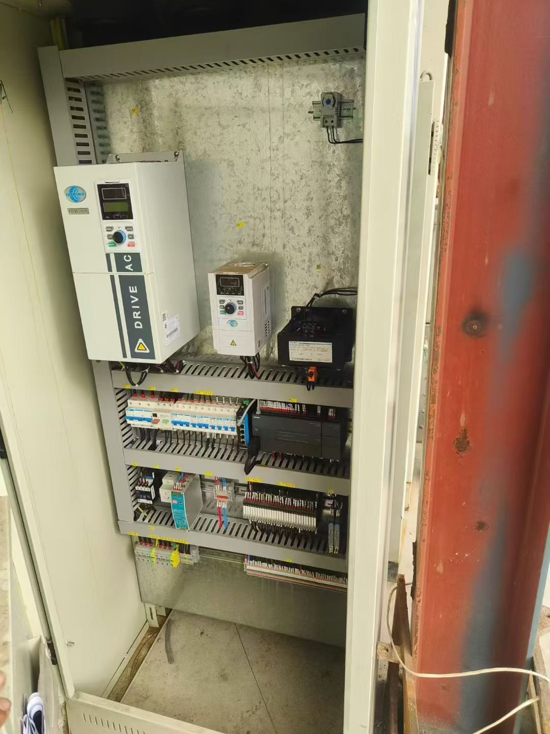 转让二手刮刀离心机 一台1250型全钛材氮气保护平板刮刀离心机