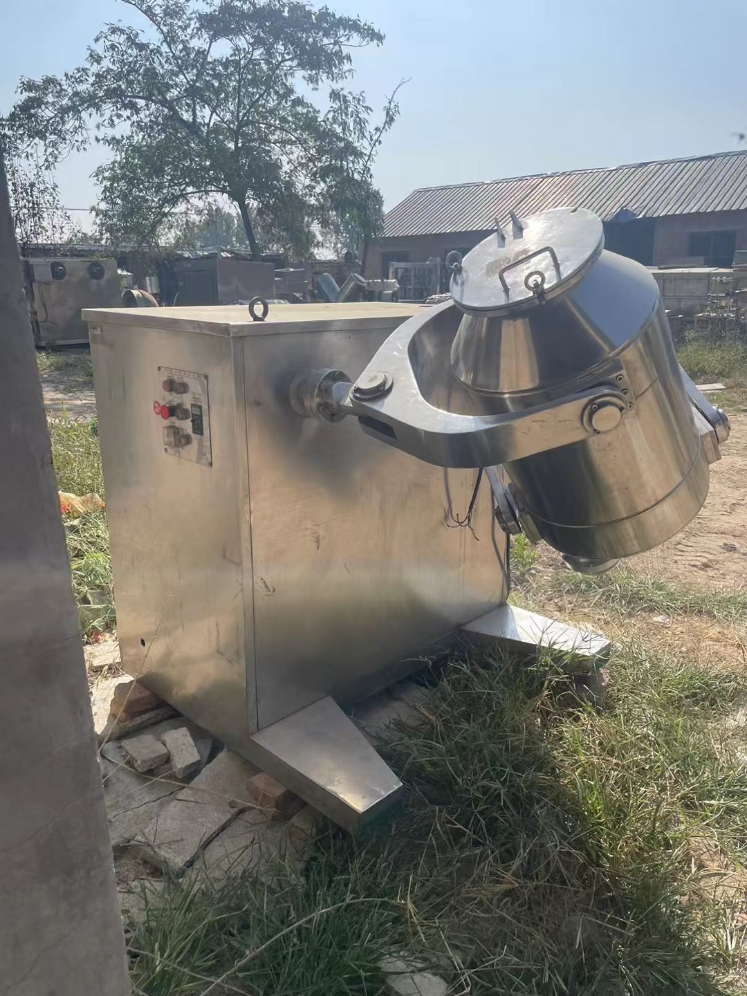 轉(zhuǎn)讓二手三維混合機(jī) 一臺容積100L高效三維運(yùn)動混合機(jī)