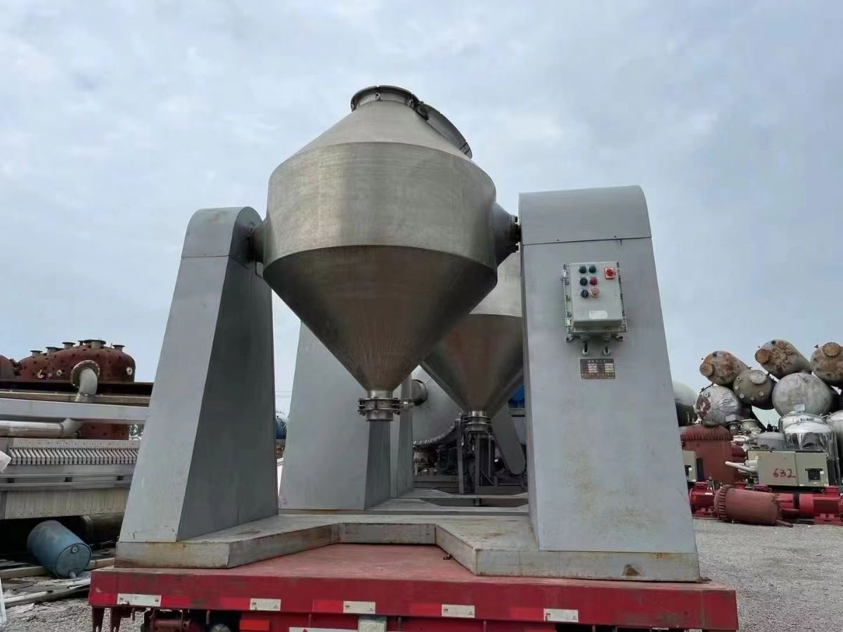 轉(zhuǎn)讓二手雙錐混合機(jī) 三臺(tái)容積2000L材質(zhì)316雙錐回轉(zhuǎn)混合機(jī)