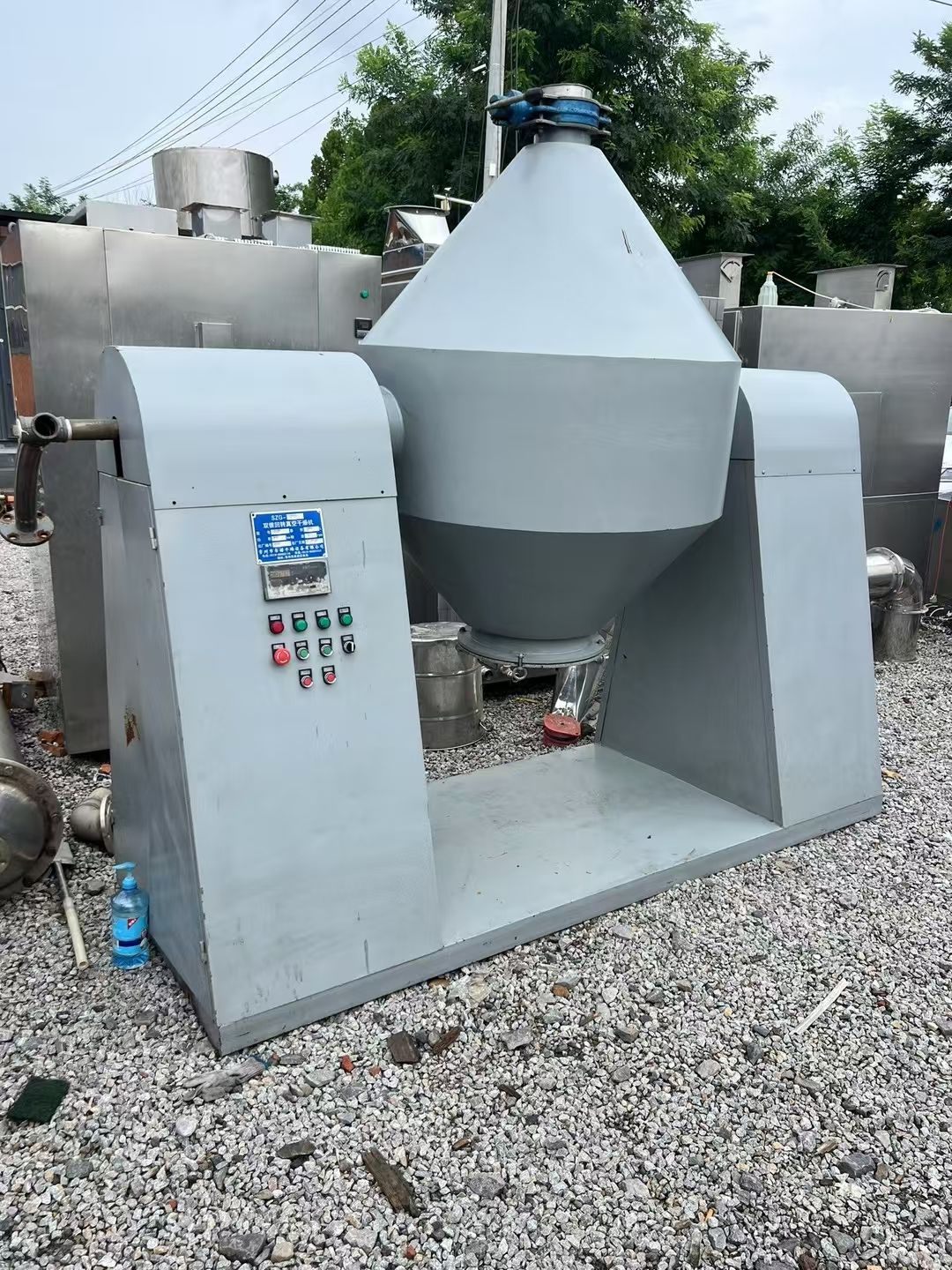 轉讓二手雙錐干燥機 一臺容積500L外碳鋼內不銹鋼真空回轉雙錐干燥機