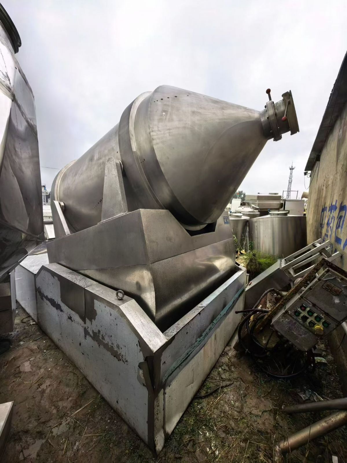 转让二手二维混合机 一台容积5000升高效二维运动混合机