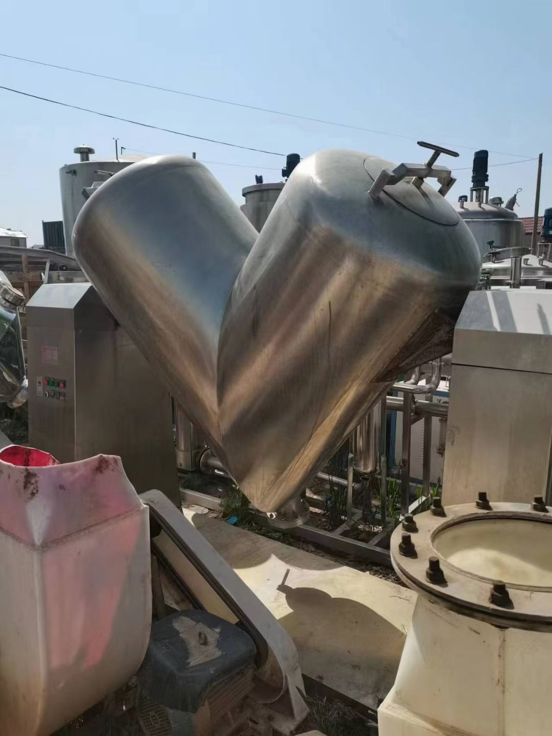 轉讓二手V型混合機 一臺容積1500L不銹鋼高效V型混合機